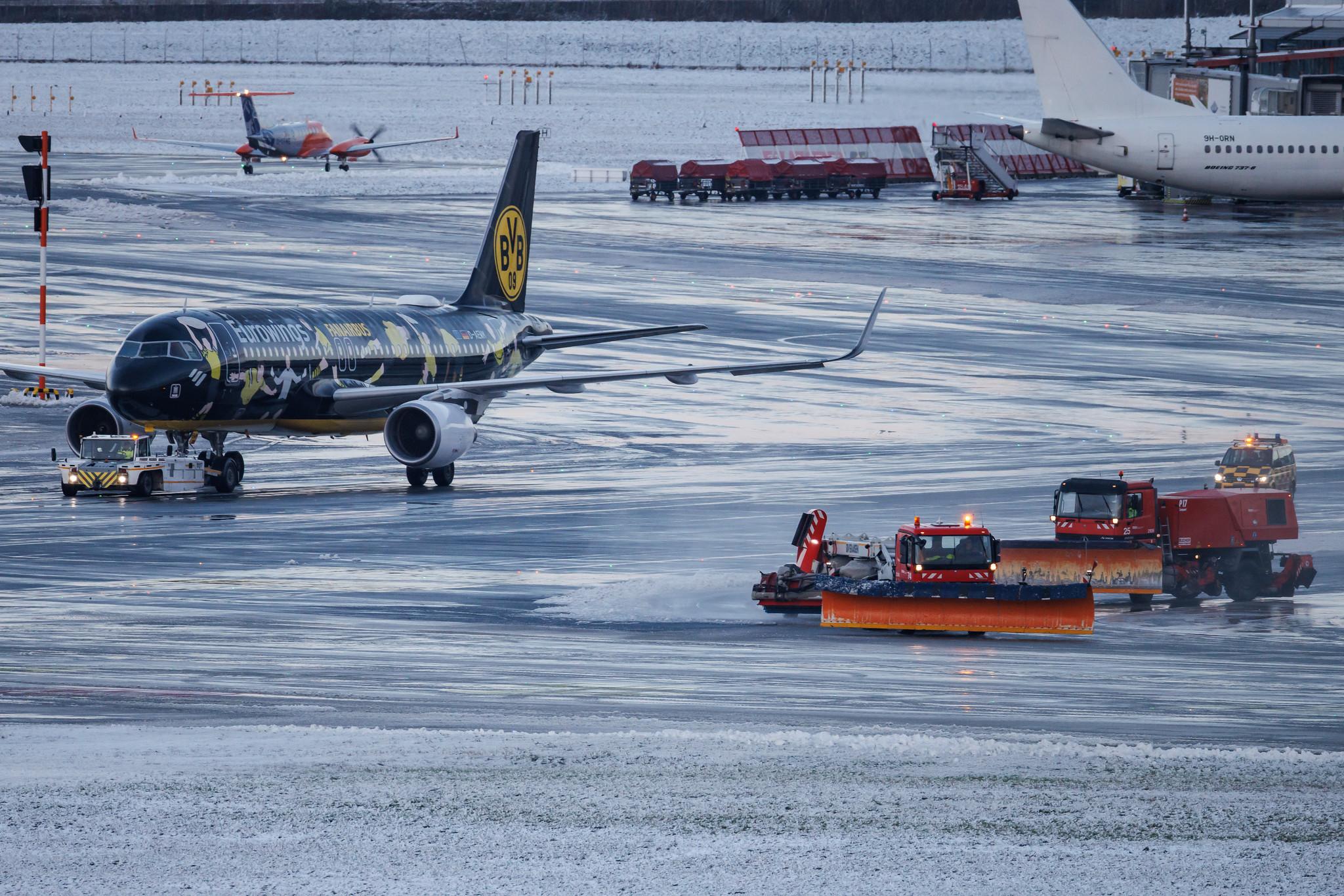 Hamburg Airport: Eurowings (EW / EWG) | Livery: BVB FanAirbus | Airbus A320-214 A320 | D-AEWM | MSN 7259