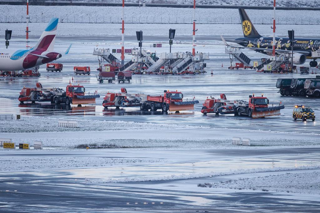 Hamburg Airport: Schneeräumung