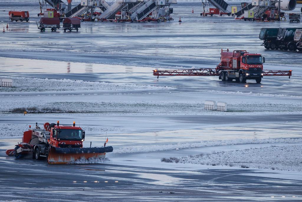 Hamburg Airport: Schneeräumung