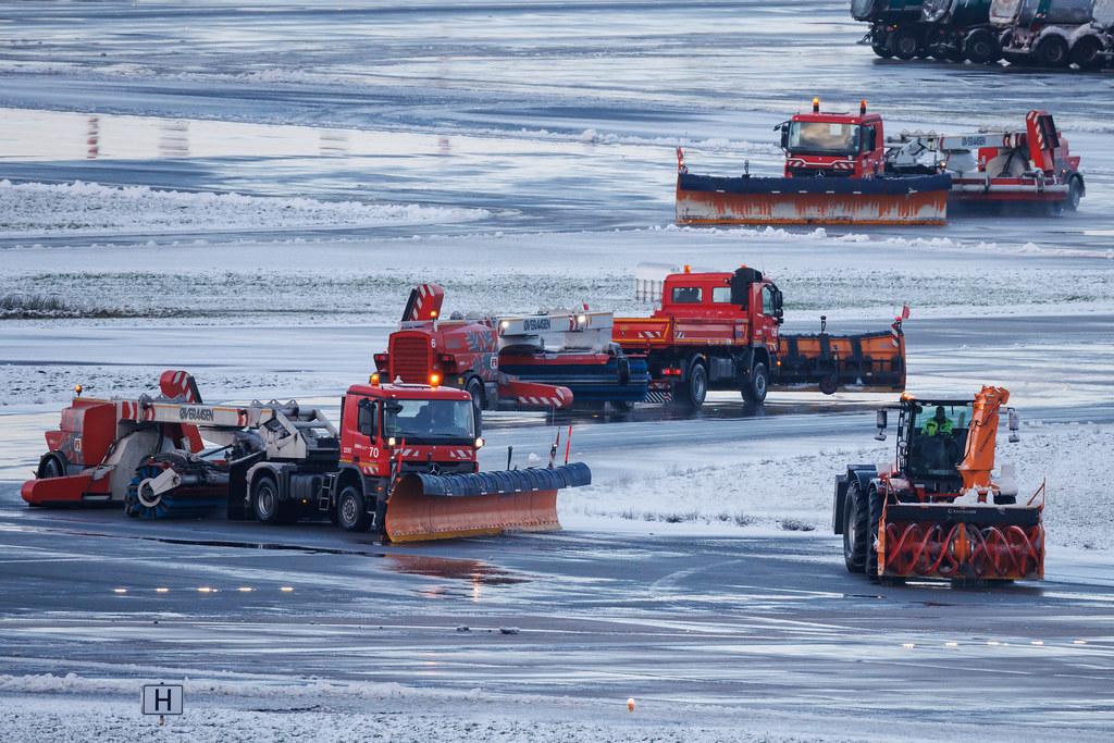 Hamburg Airport: Schneeräumung