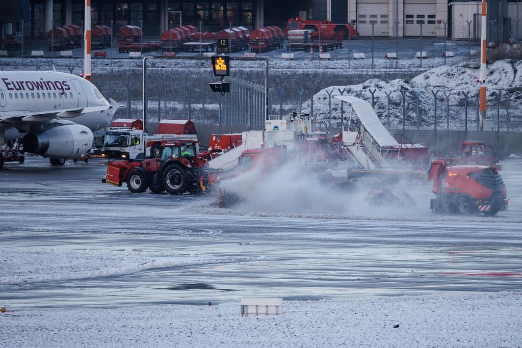 Hamburg Airport: Schneeräumung