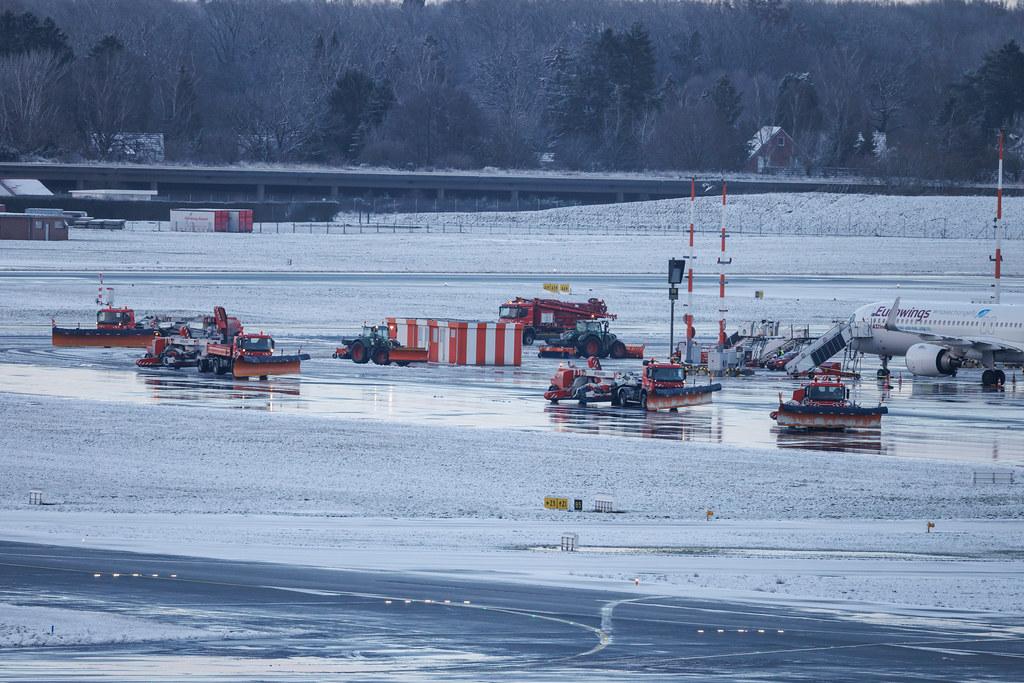 Hamburg Airport: Schneeräumung