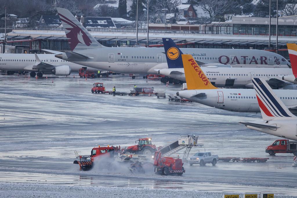 Hamburg Airport: Schneeräumung
