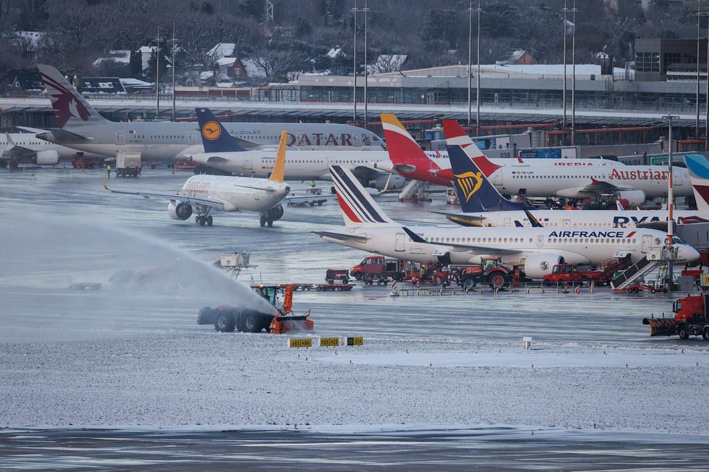 Hamburg Airport: Schneeräumung