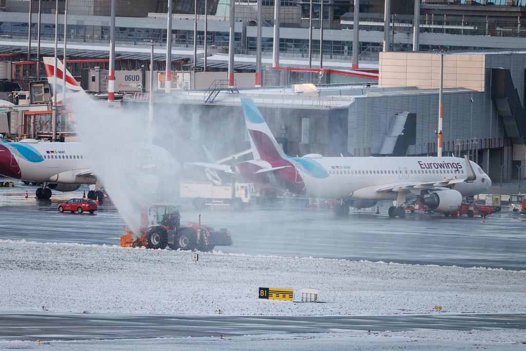 Hamburg Airport: Schneeräumung
