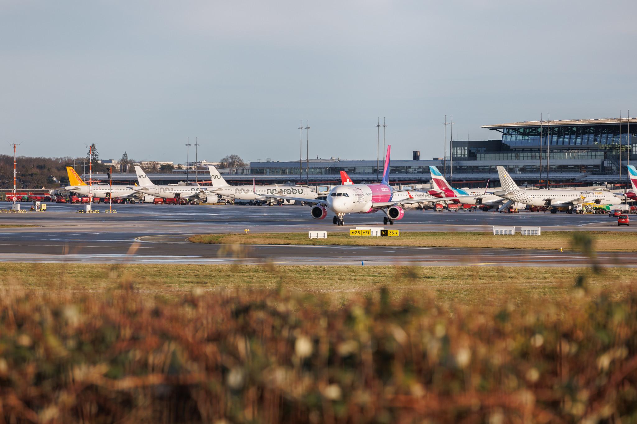 Hamburg Airport: Wizz Air (W6 / WZZ) | Airbus A321-231 A321 | HA-LXS | MSN 07702
