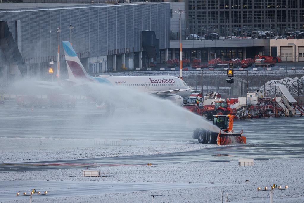 Hamburg Airport: Schneeräumung
