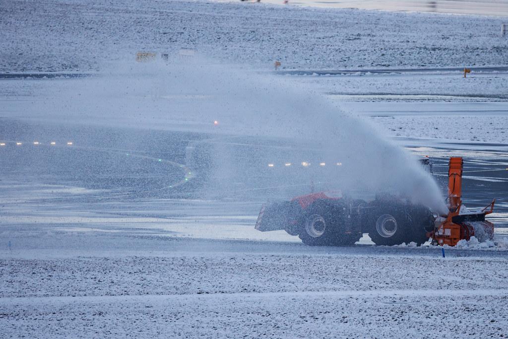 Hamburg Airport: Schneeräumung