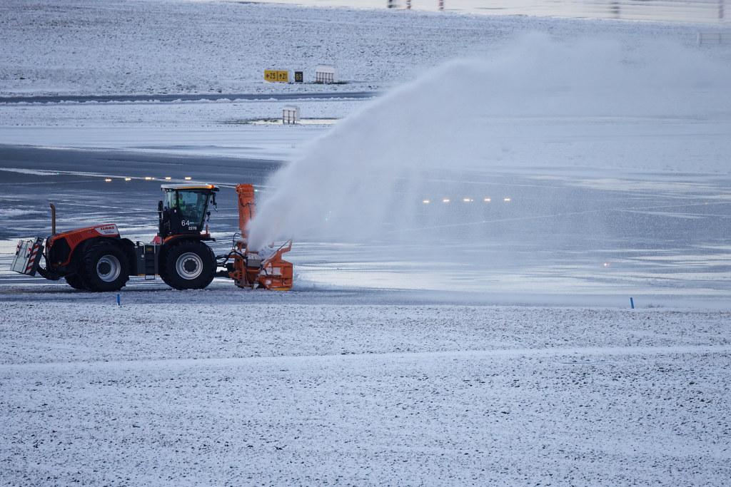Hamburg Airport: Schneeräumung