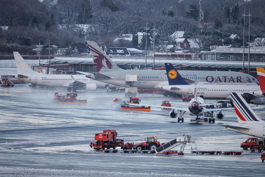 Hamburg Airport: Schneeräumung