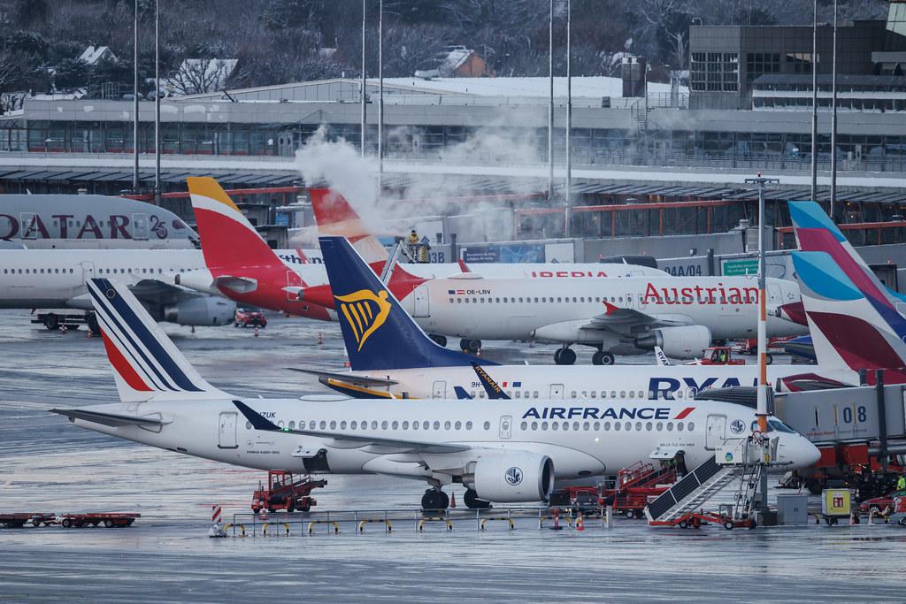 Hamburg Airport: Enteisung am Terminal