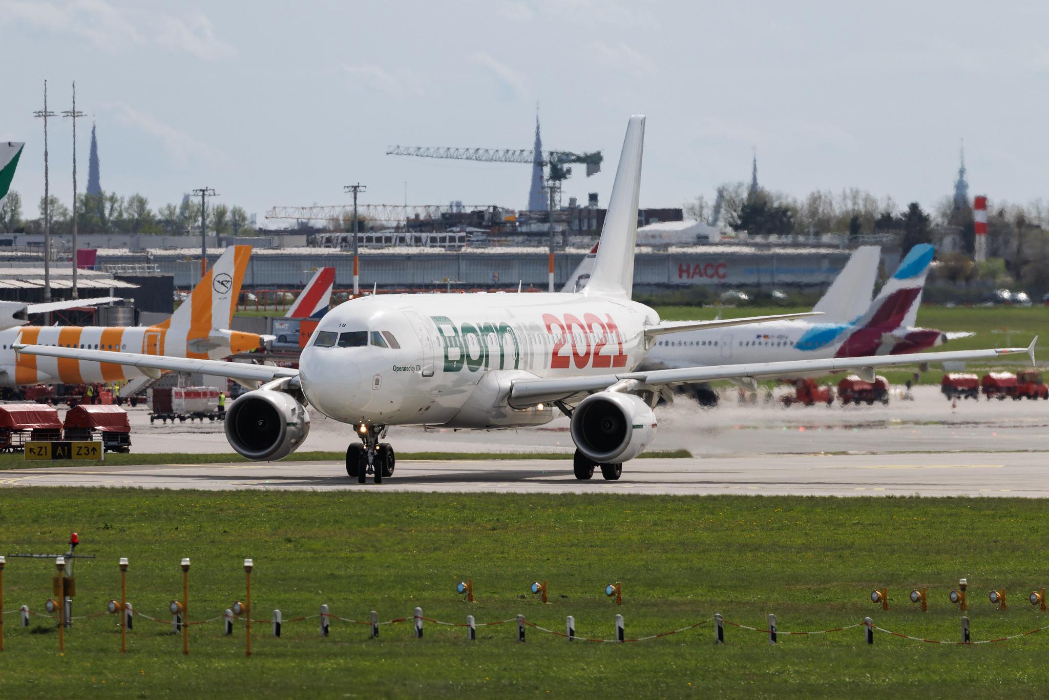 Hamburg Airport: ITA Airways (AZ / ITY) | Livery: Born in 2021 Livery | Airbus A320-216 A320 | EI-EIB | MSN 04249