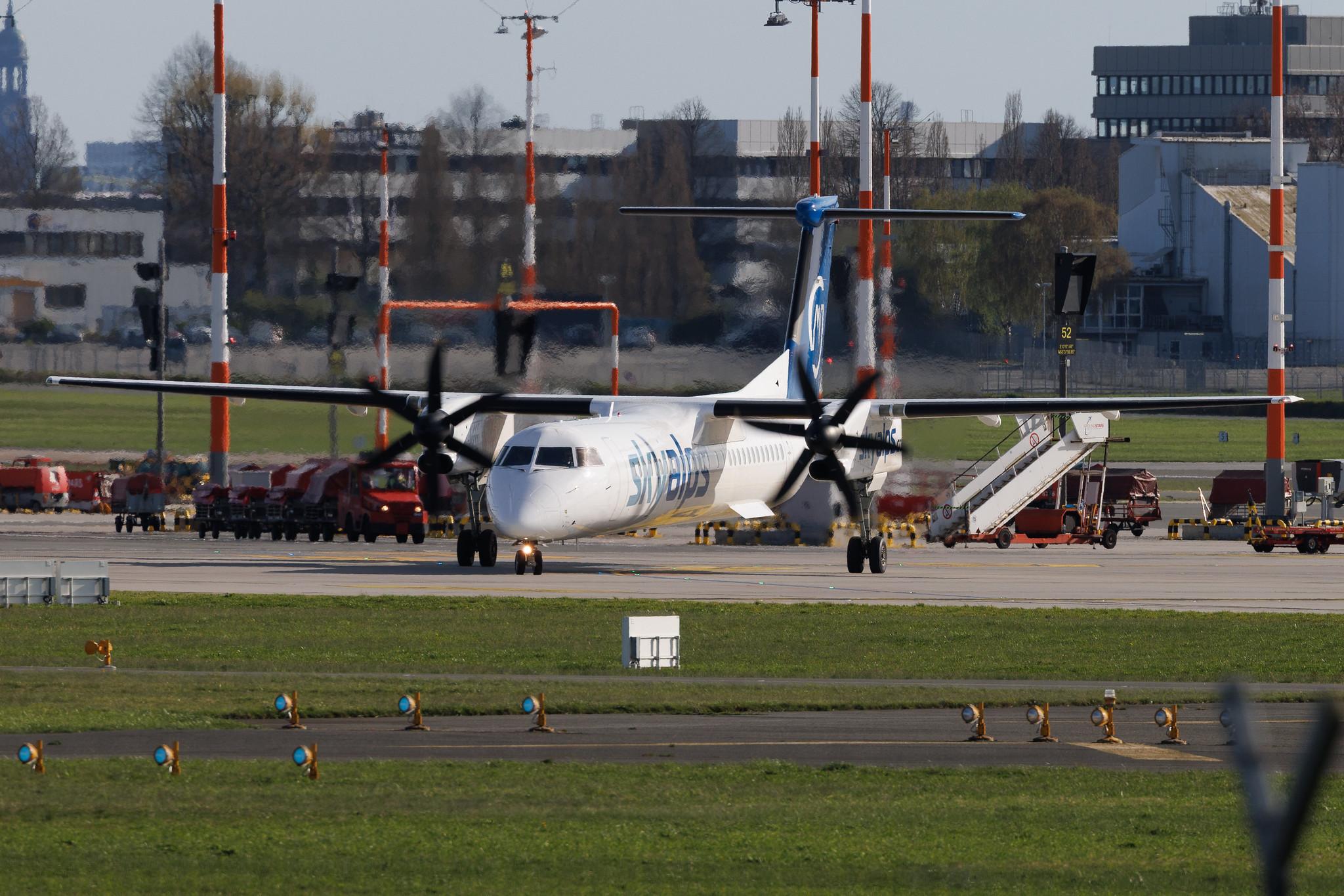 Hamburg Airport: SkyAlps | De Havilland Canada Dash 8-400 DH8D | 9H-BEL | MSN 4230