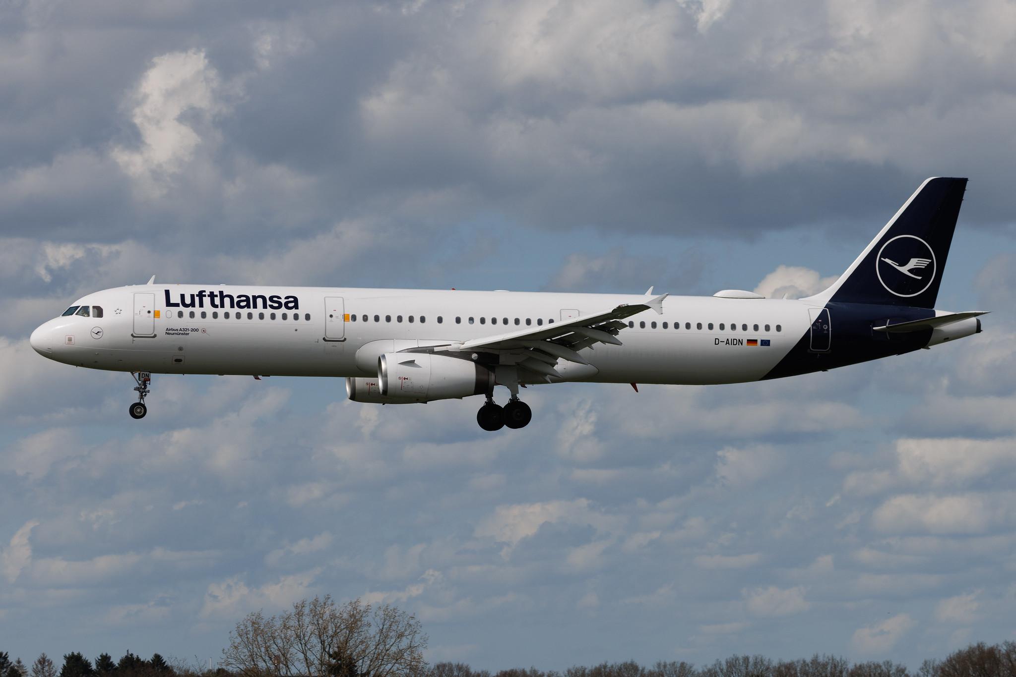 Hamburg Airport: Lufthansa (LH / DLH) | Airbus A321-231 A321 | D-AIDN | MSN 4976