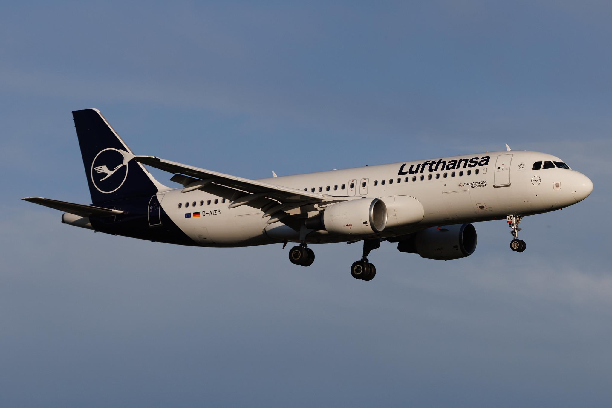 Hamburg Airport: Lufthansa (LH / DLH) | Airbus A320-214 A320 | D-AIZB | MSN 4120