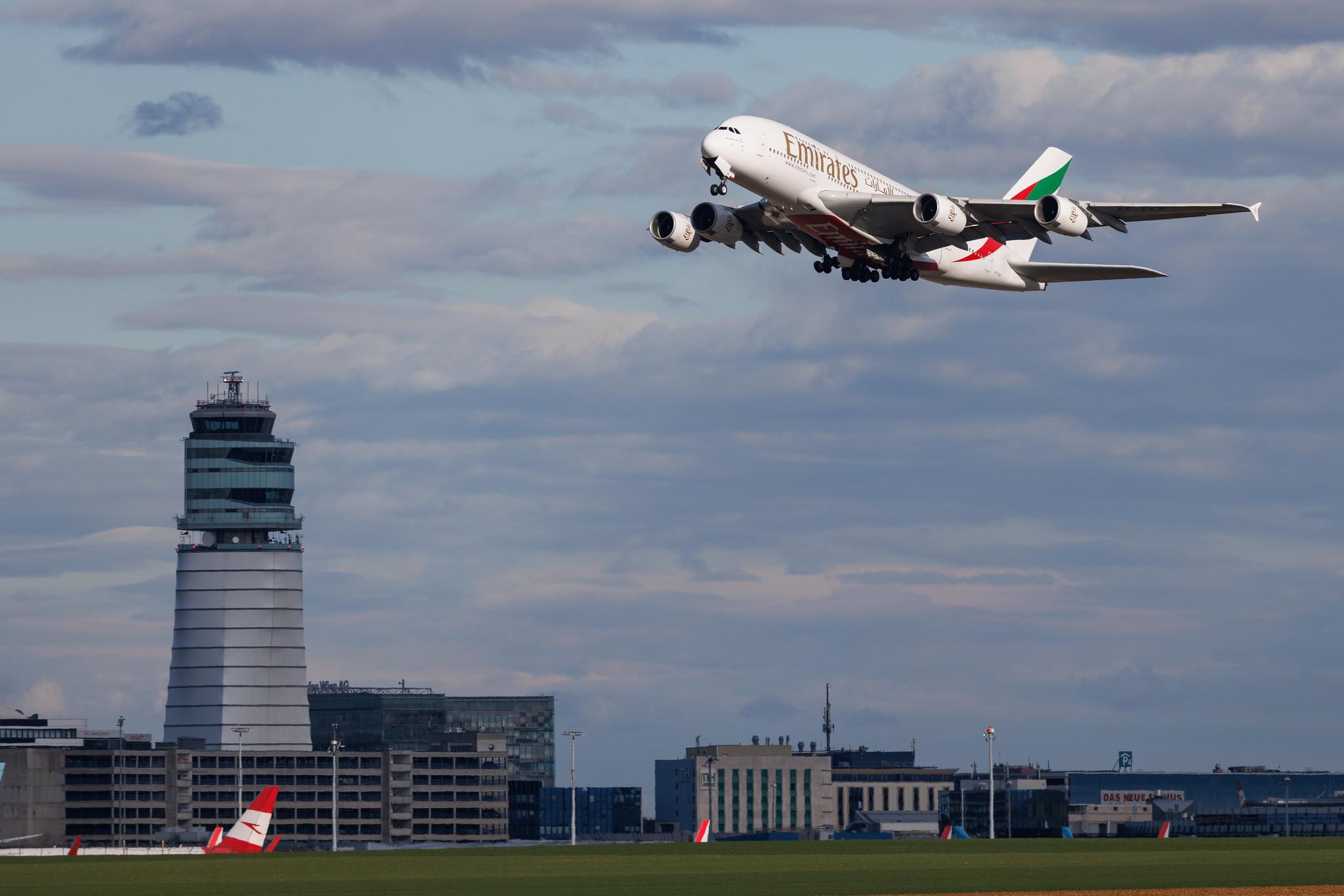 Vienna International Airport: Emirates (EK / UAE) | Airbus A380-861 A388 | A6-EEN | MSN 135