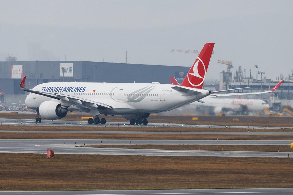 Vienna International Airport: Turkish Airlines (TK / THY) | Airbus A350-941 A359 | TC-LGB | MSN 421