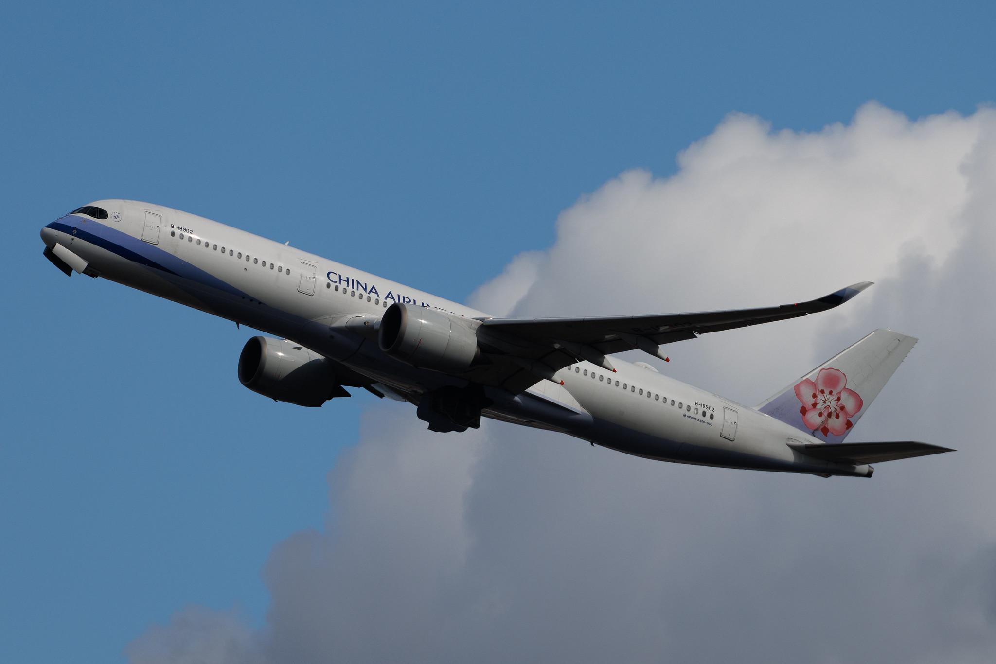 Vienna International Airport: China Airlines (CI / CAL) | Airbus A350-941 A359 | B-18902 | MSN 057