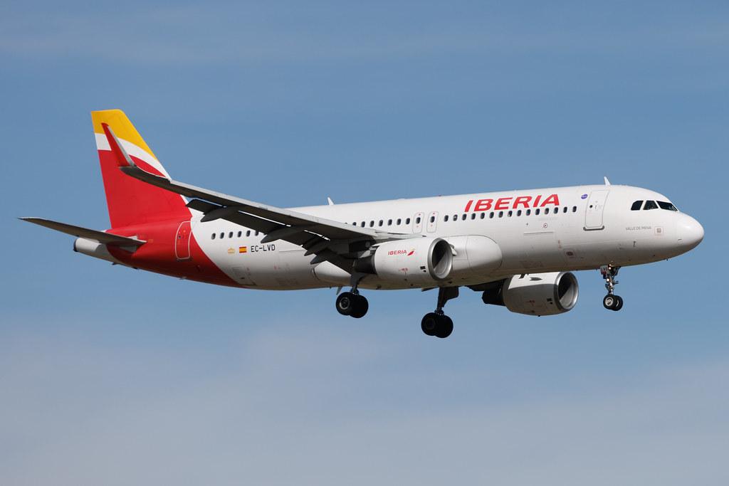 Vienna International Airport: Iberia (IB / IBE) | Airbus A320-216 A320 | EC-LVD | MSN 5570