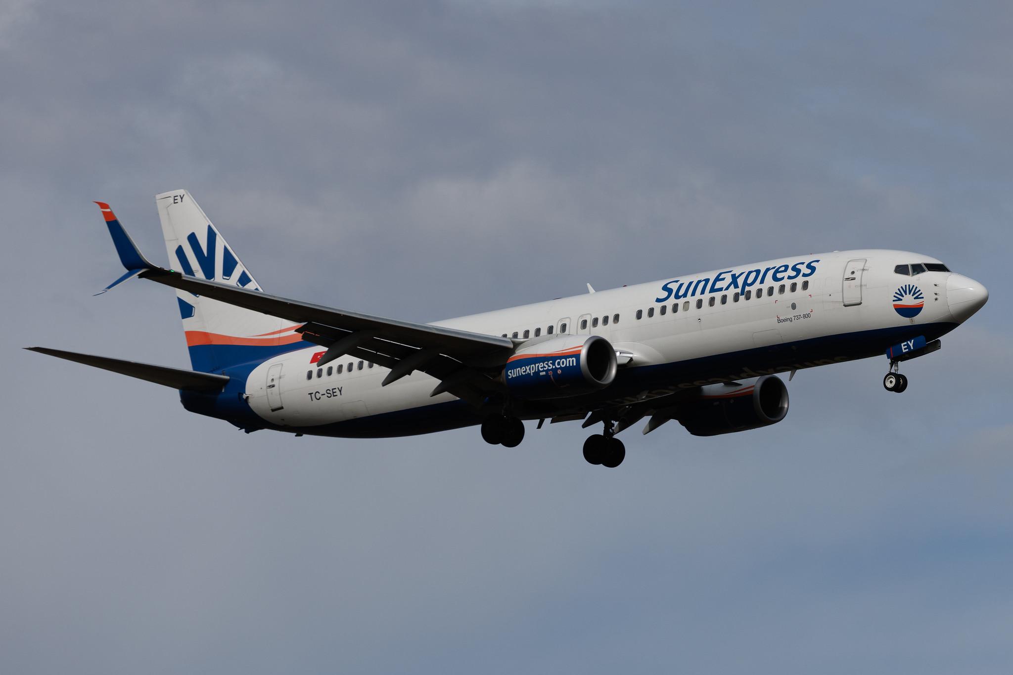 Vienna International Airport: SunExpress (XQ / SXS) | Boeing 737-8HC B738 | TC-SEY | MSN 61182
