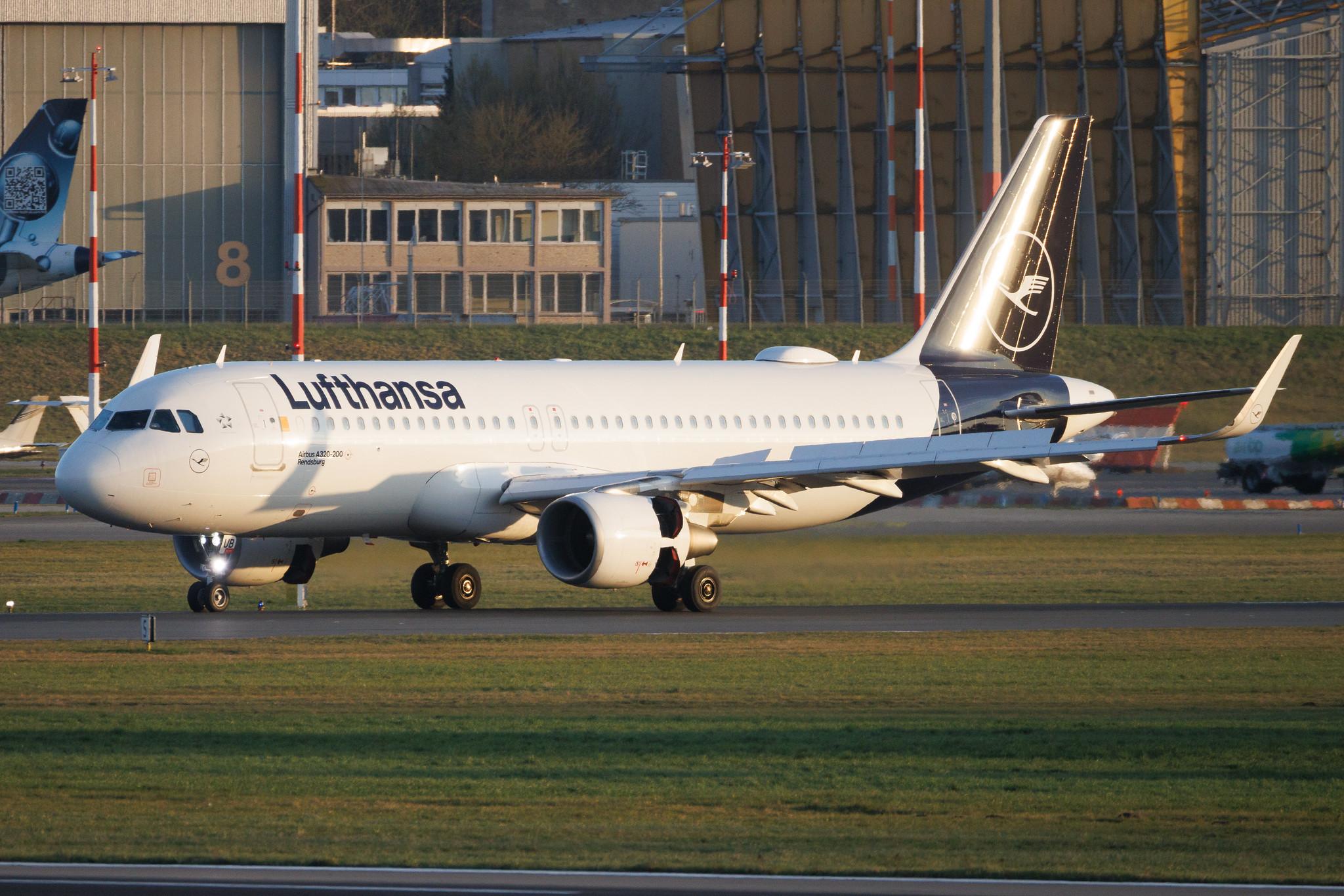 Hamburg Airport: Lufthansa (LH / DLH) | Airbus A320-214 A320 | D-AIUB | MSN 5972