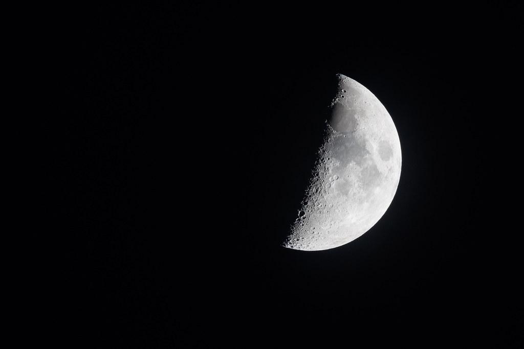 Hamburg Airport: Mond