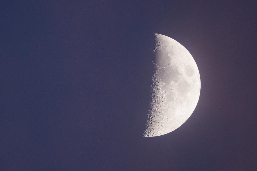 Hamburg Airport: Mond