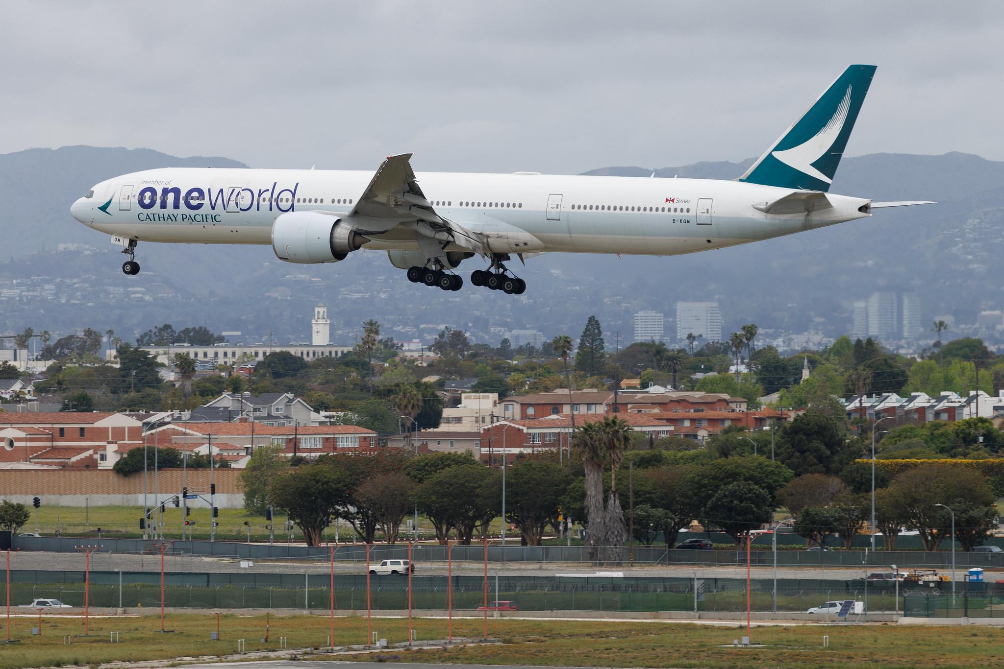 Los Angeles International Airport: Cathay Pacific (CX / CPA) | Livery: Oneworld Livery | Boeing 777-367(ER) B77W | B-KQM | MSN 41433