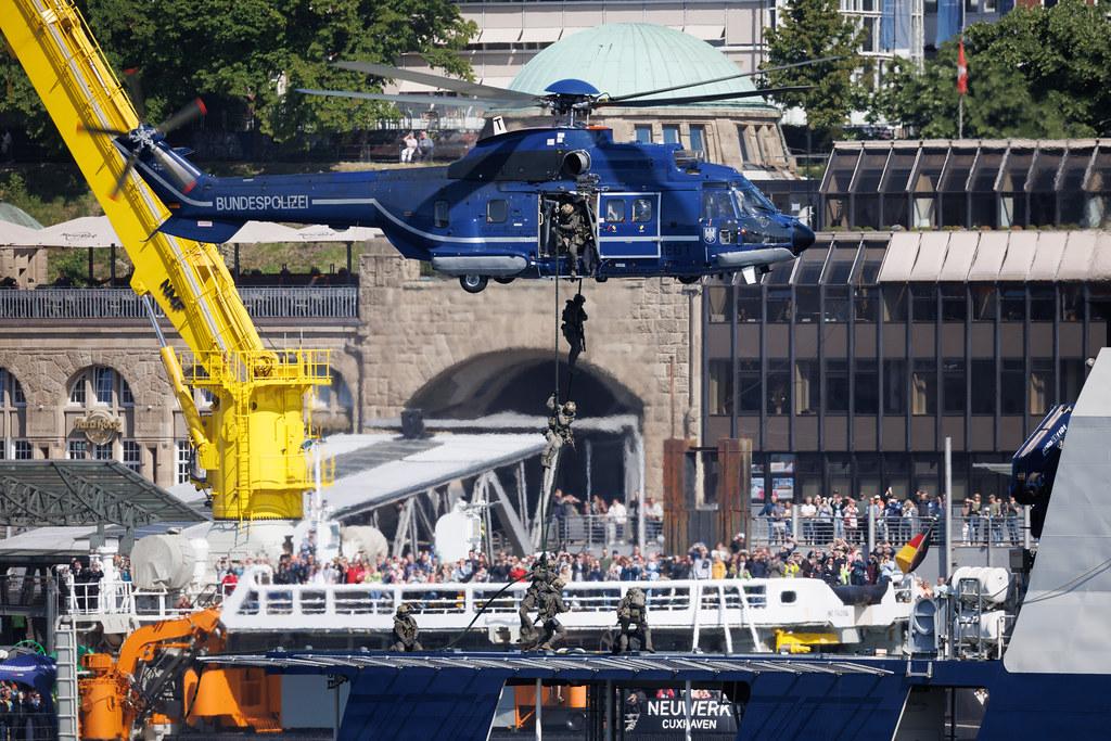 Maritime Sicherheit auf See: Leistungsfähigkeit der Bundespolizei, mit Einsatzuschiffen und Hubschrauber: Germany - Bundespolizei | Airbus Helicopters H215 AS32 | D-HEGT | MSN 2071