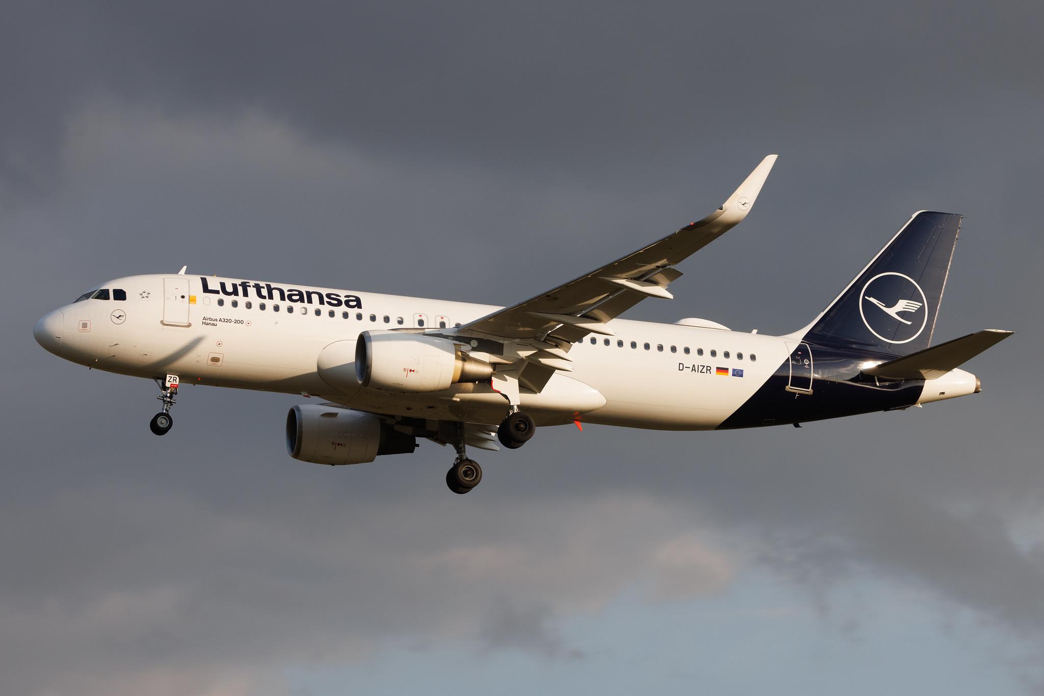 Hamburg Airport: Lufthansa (LH / DLH) | Airbus A320-214 A320 | D-AIZR | MSN 5525