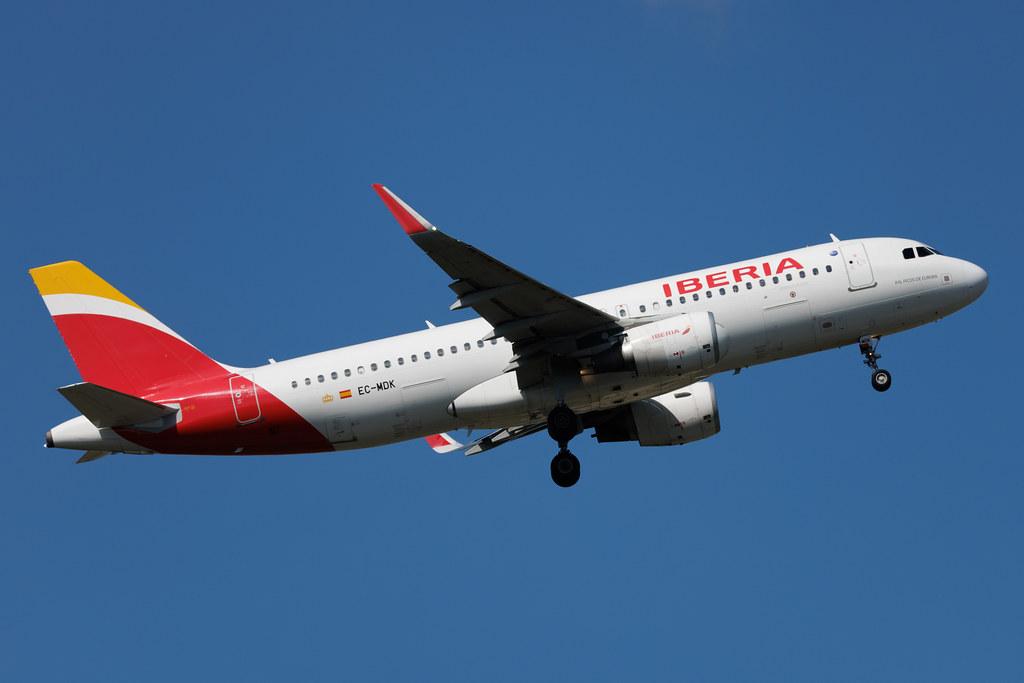 Düsseldorf Airport: Iberia (IB / IBE) | Airbus A320-214 A320 | EC-MDK | MSN 6328