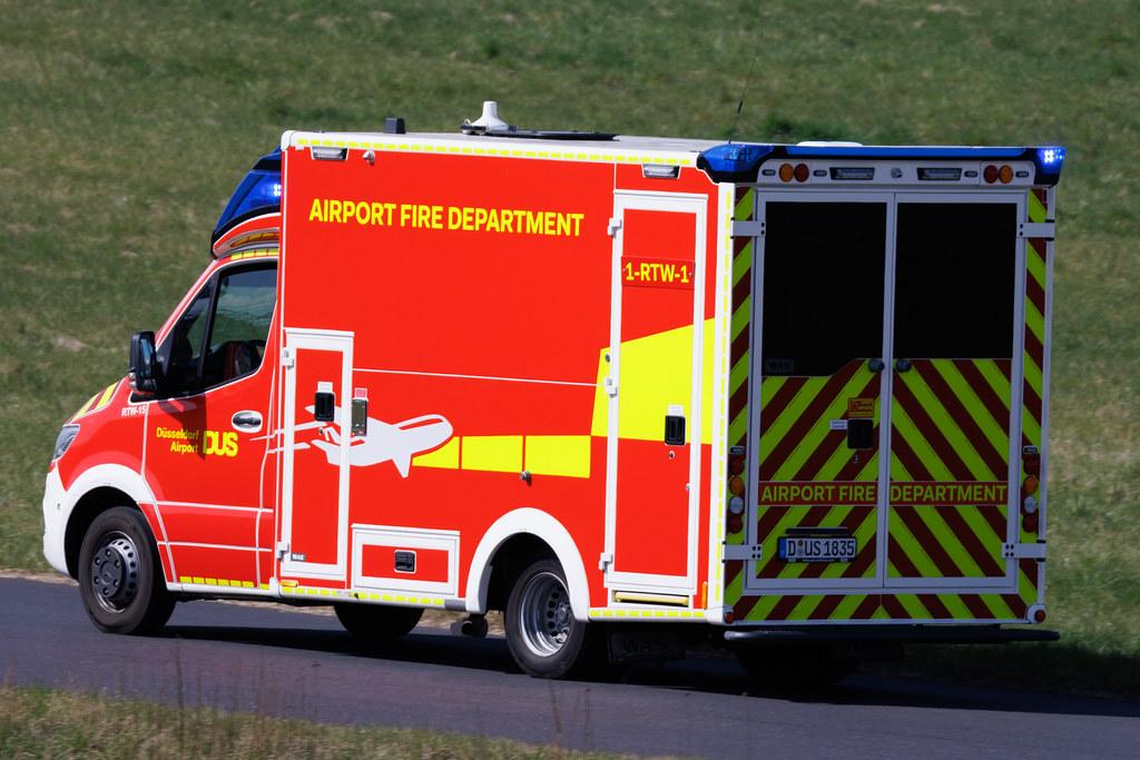 Düsseldorf Airport: Airport Fire Department 1-RTW-1