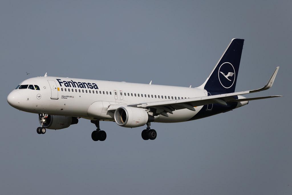 Flughafen Berlin Brandenburg: Lufthansa (LH / DLH) | Livery: Fanhansa | Airbus A320-214 A320 | D-AIWI | MSN 8951