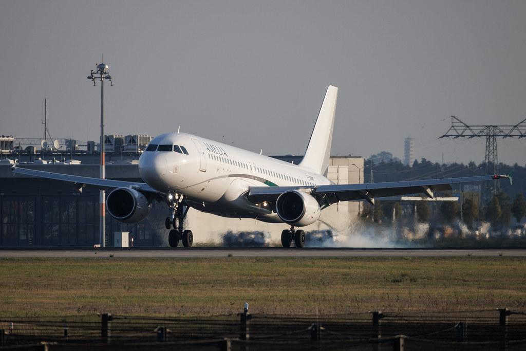Flughafen Berlin Brandenburg: Amelia (8R / AIA) | Airbus A320-214 A320 | F-HDRF | MSN 02899
