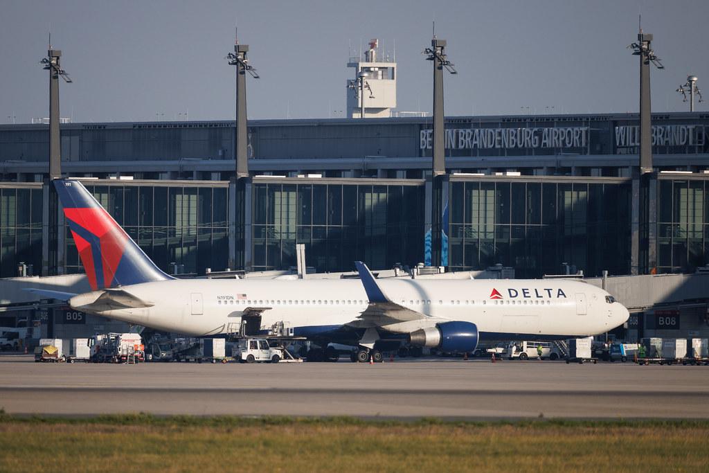 Flughafen Berlin Brandenburg: Delta Air Lines (DL / DAL) | Boeing 767-332(ER) B763 | N191DN | MSN 28448