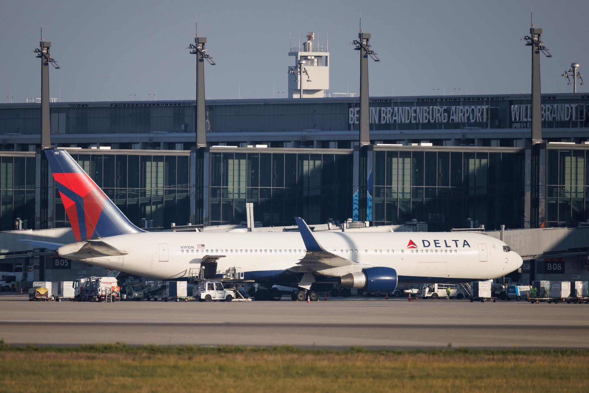 Flughafen Berlin Brandenburg: Delta Air Lines (DL / DAL) | Boeing 767-332(ER) B763 | N191DN | MSN 28448