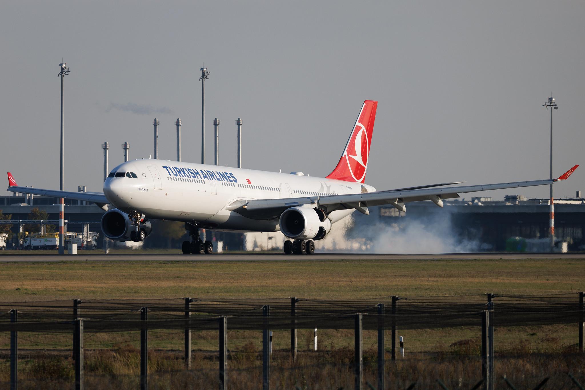 Flughafen Berlin Brandenburg: Turkish Airlines (TK / THY) | Airbus A330-343 A333 | TC-JNN | MSN 1228