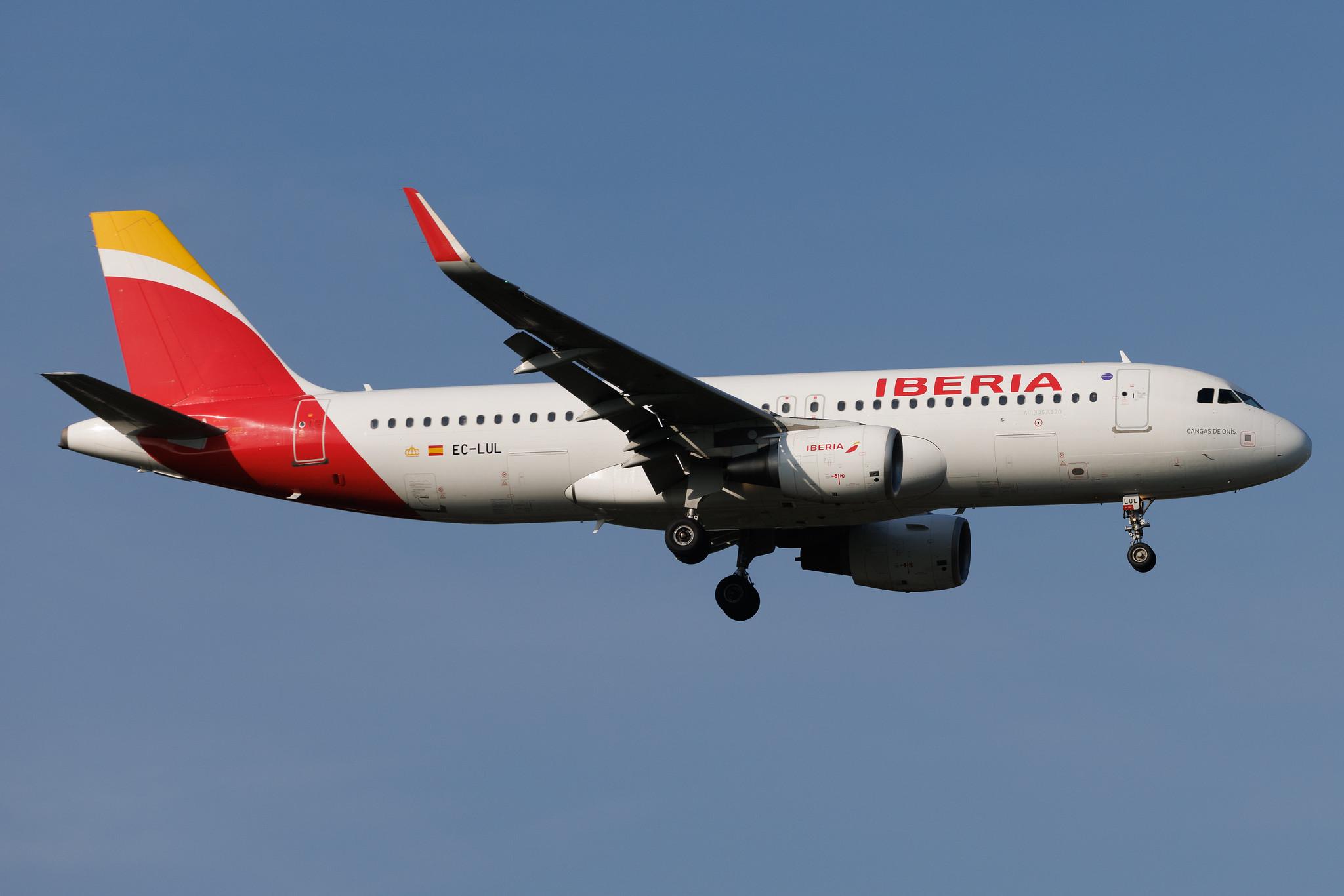 Hamburg Airport: Iberia (IB / IBE) | Airbus A320-216 A320 | EC-LUL | MSN 5486