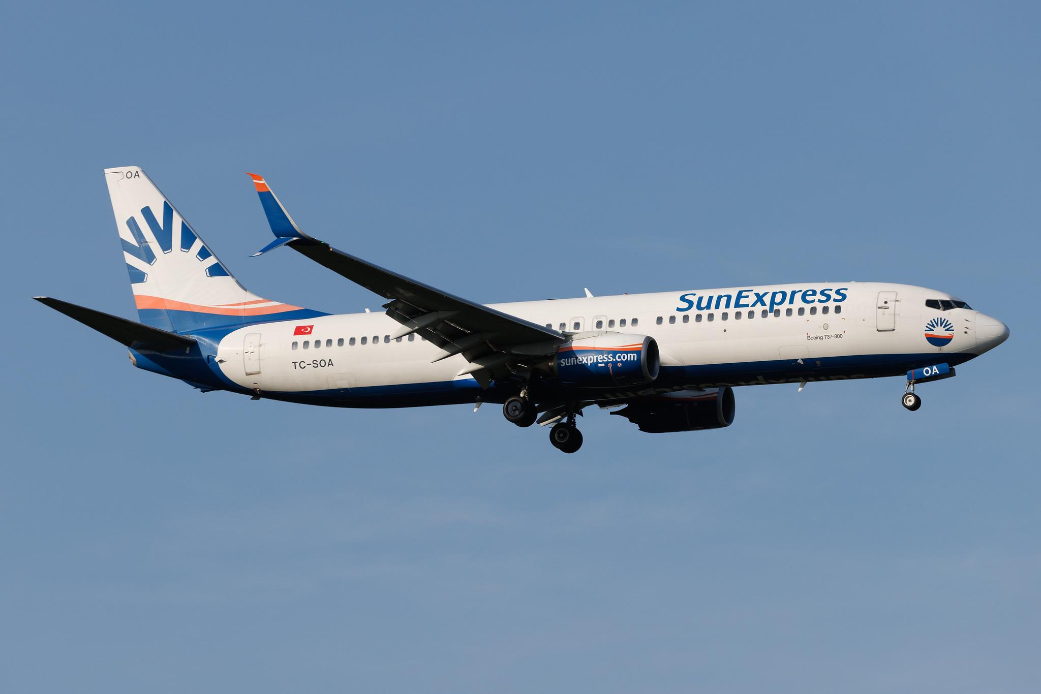 Hamburg Airport: SunExpress (XQ / SXS) | Boeing 737-8HC B738 | TC-SOA | MSN 61184