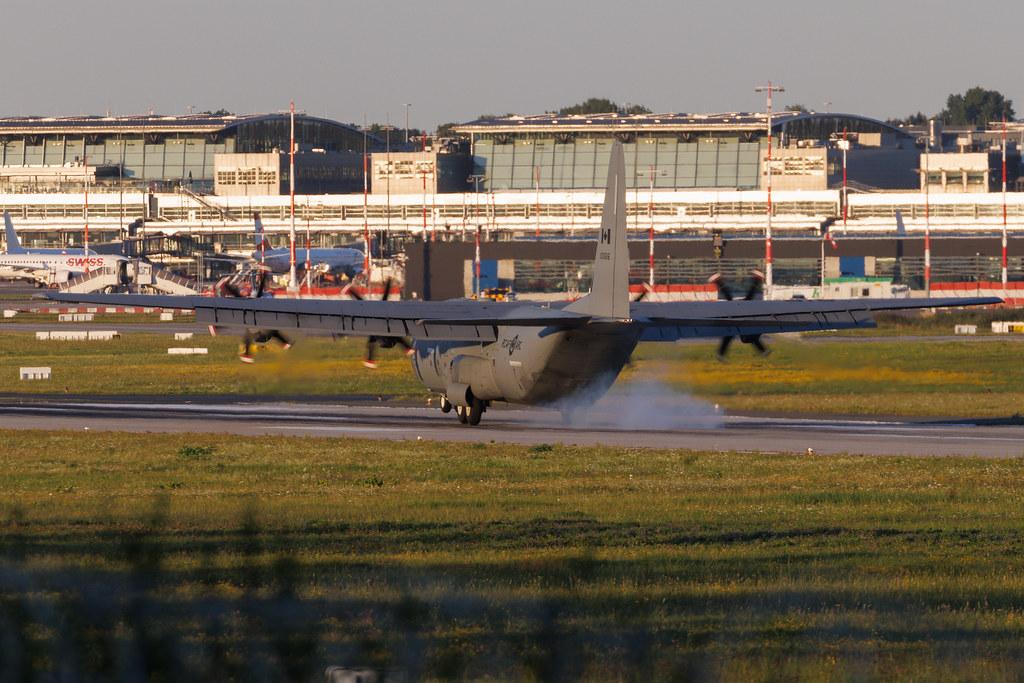 Hamburg Airport: Royal Canadian Air Force (/ CFC) | Lockheed Martin CC-130J Super Hercules (C-130J-30) C130 | 130616 | MSN 382-5689