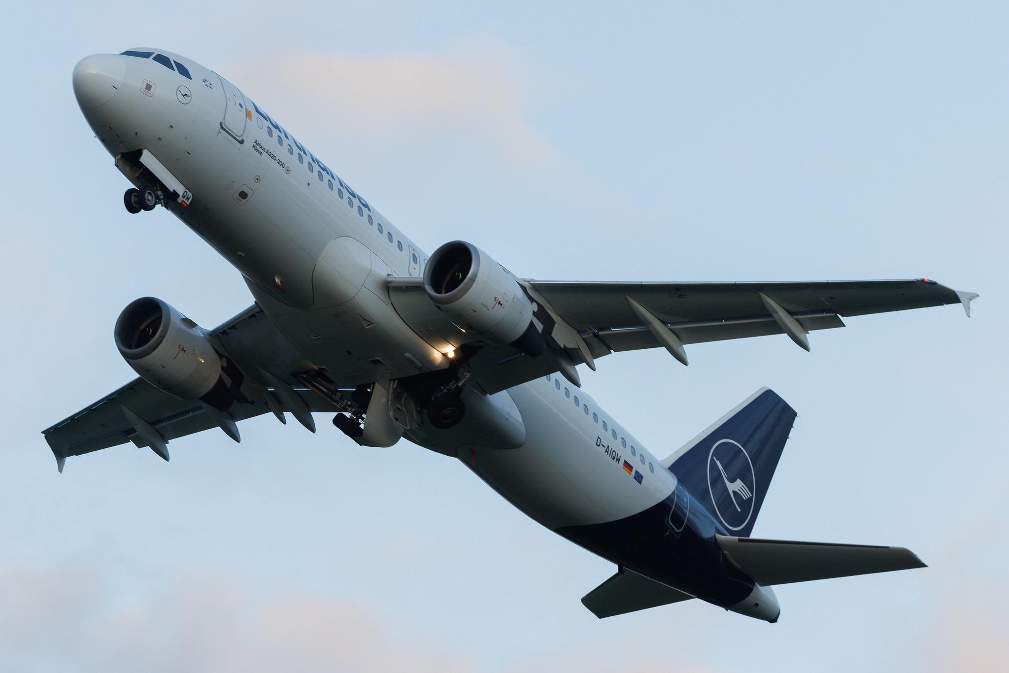 Hamburg Airport: Lufthansa (LH / DLH) | Airbus A320-211 A320 | D-AIQW | MSN 1367