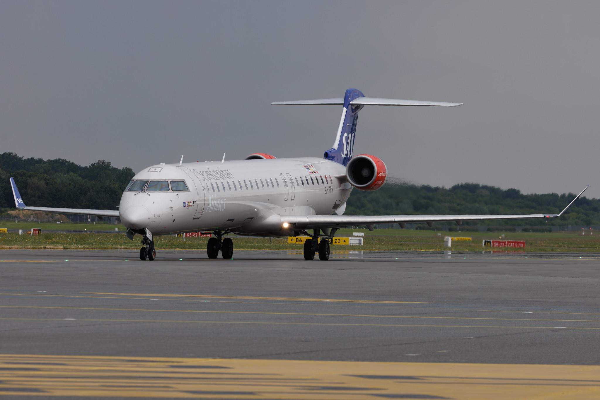 Hamburg Airport: SAS (SK / SAS) | Operator: Cityjet | Mitsubishi CRJ-900LR CRJ9 | EI-FPW | MSN 15443