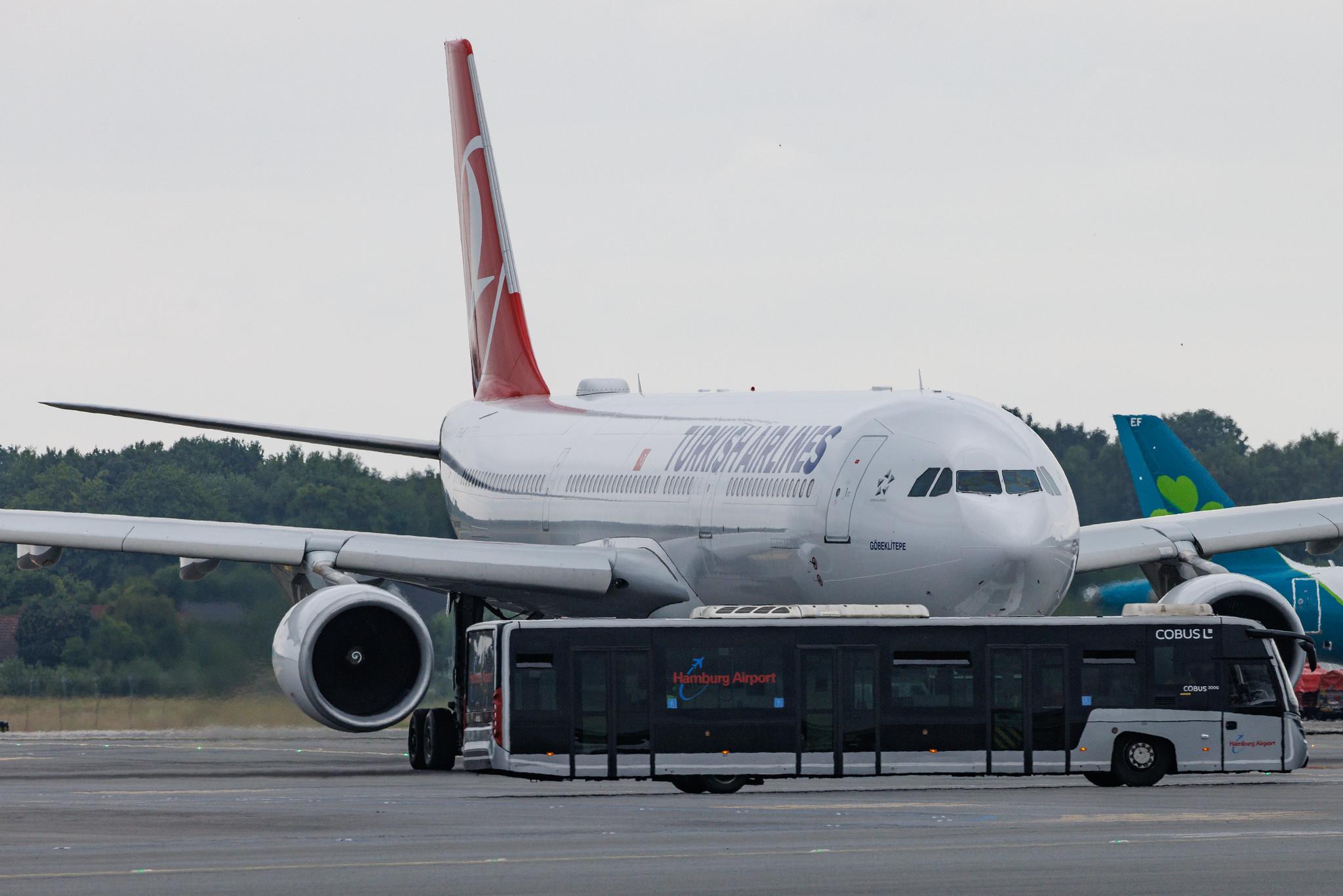 Hamburg Airport: Turkish Airlines (TK / THY) | Airbus A330-303 A333 | TC-LNE | MSN 1706