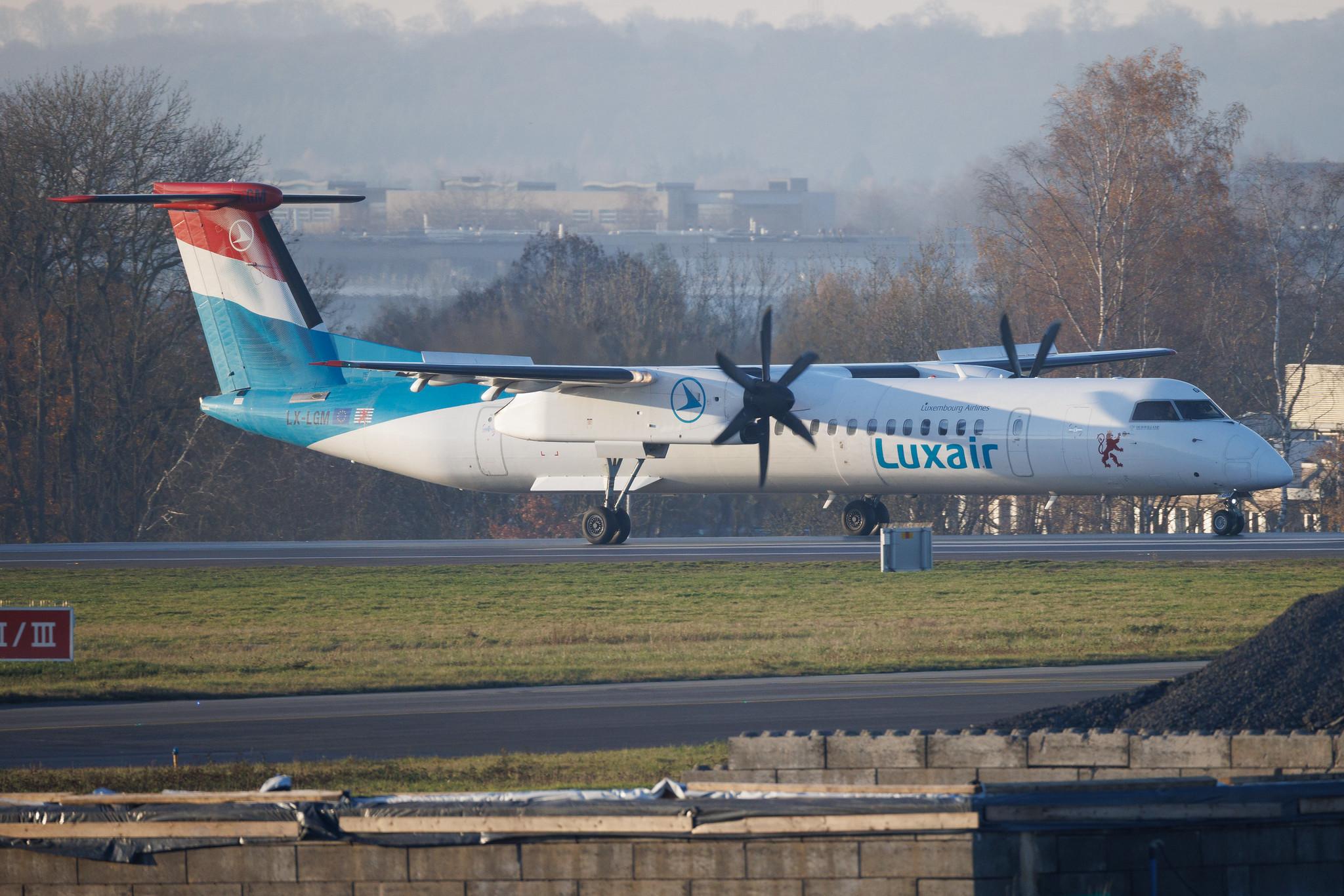 Luxembourg Findel Airport: Luxair (LG / LGL) | De Havilland Canada Dash 8-400 DH8D | LX-LGM | MSN 4425