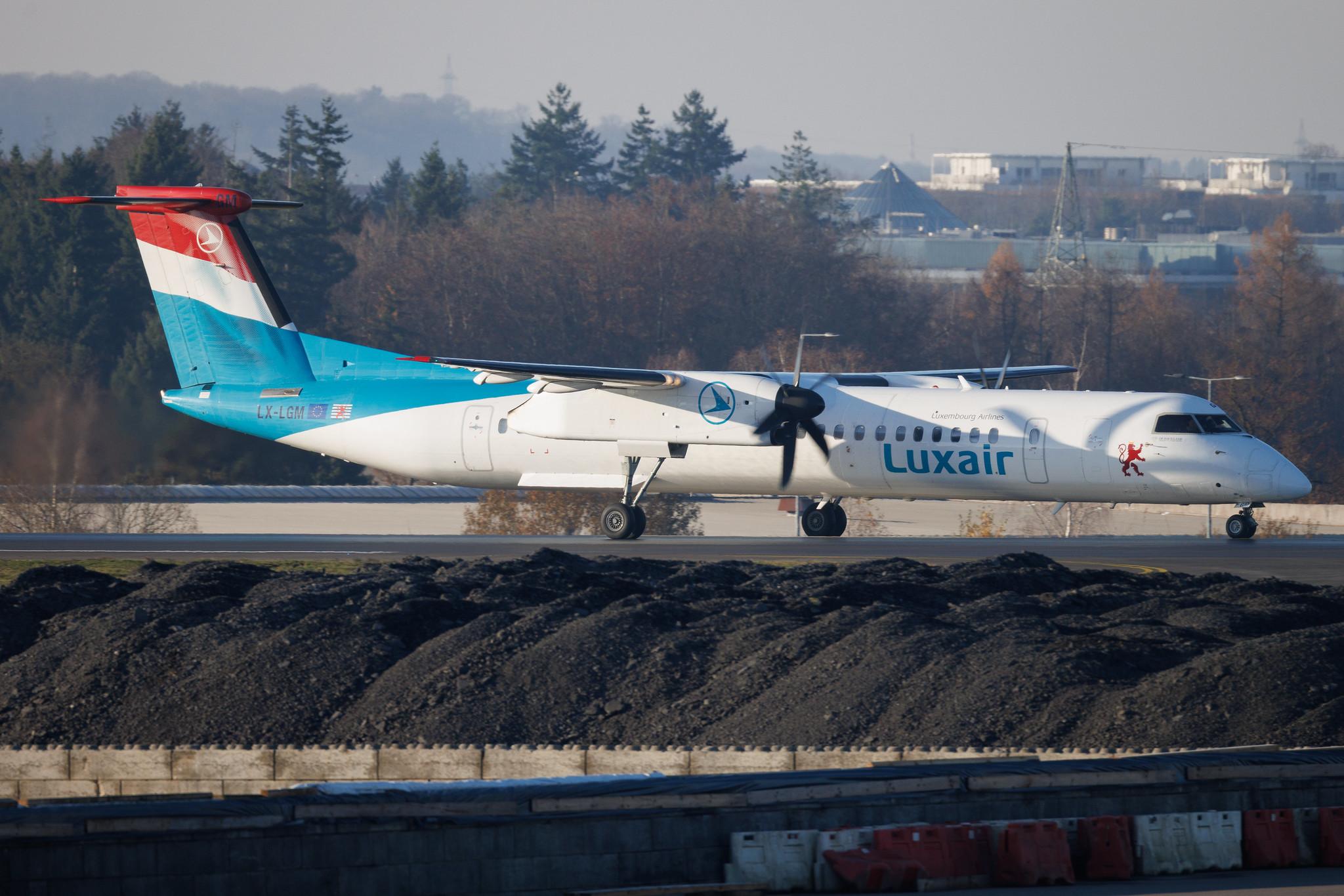 Luxembourg Findel Airport: Luxair (LG / LGL) | De Havilland Canada Dash 8-400 DH8D | LX-LGM | MSN 4425