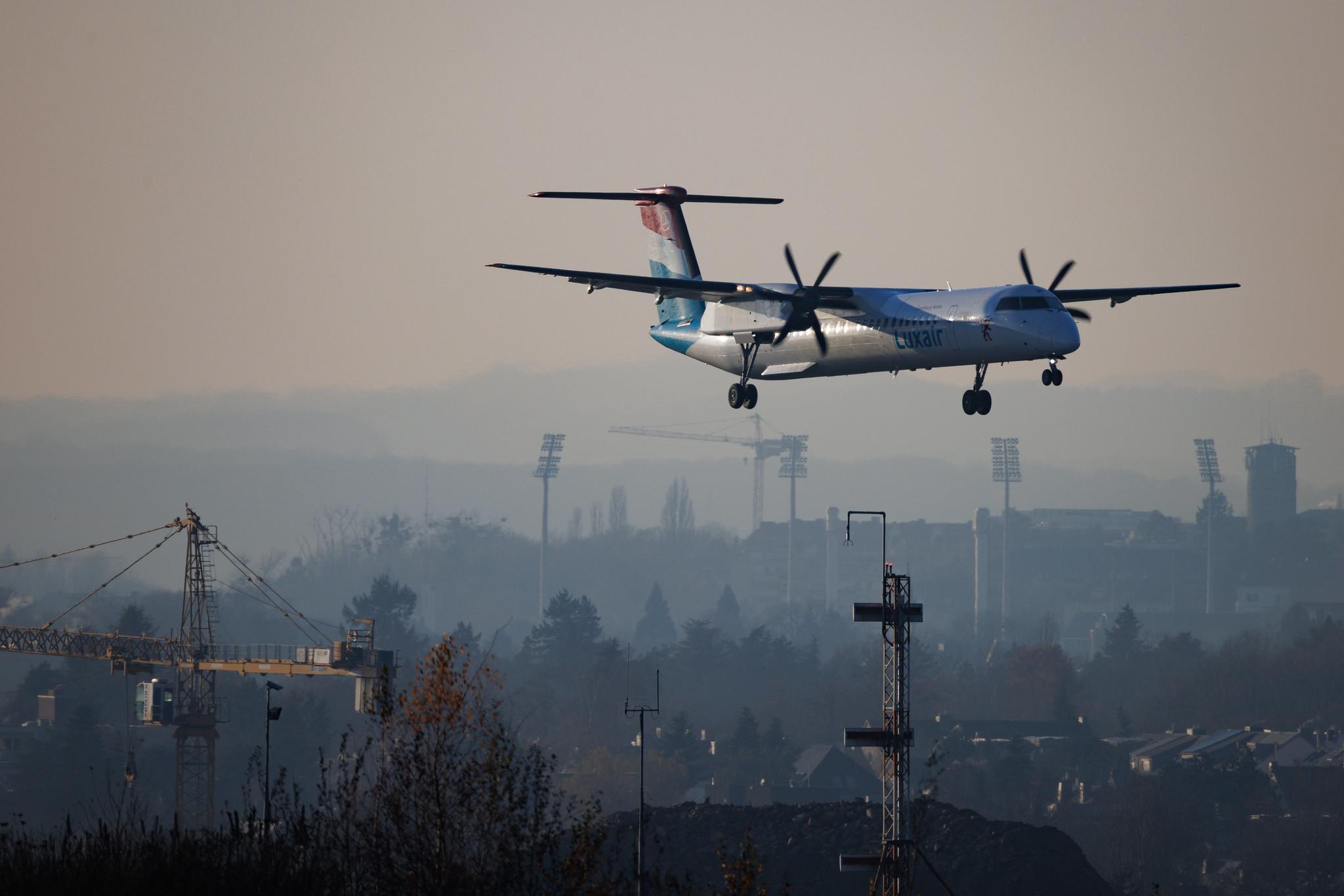 Luxembourg Findel Airport: Luxair (LG / LGL) | De Havilland Canada Dash 8-400 DH8D | LX-LGM | MSN 4425
