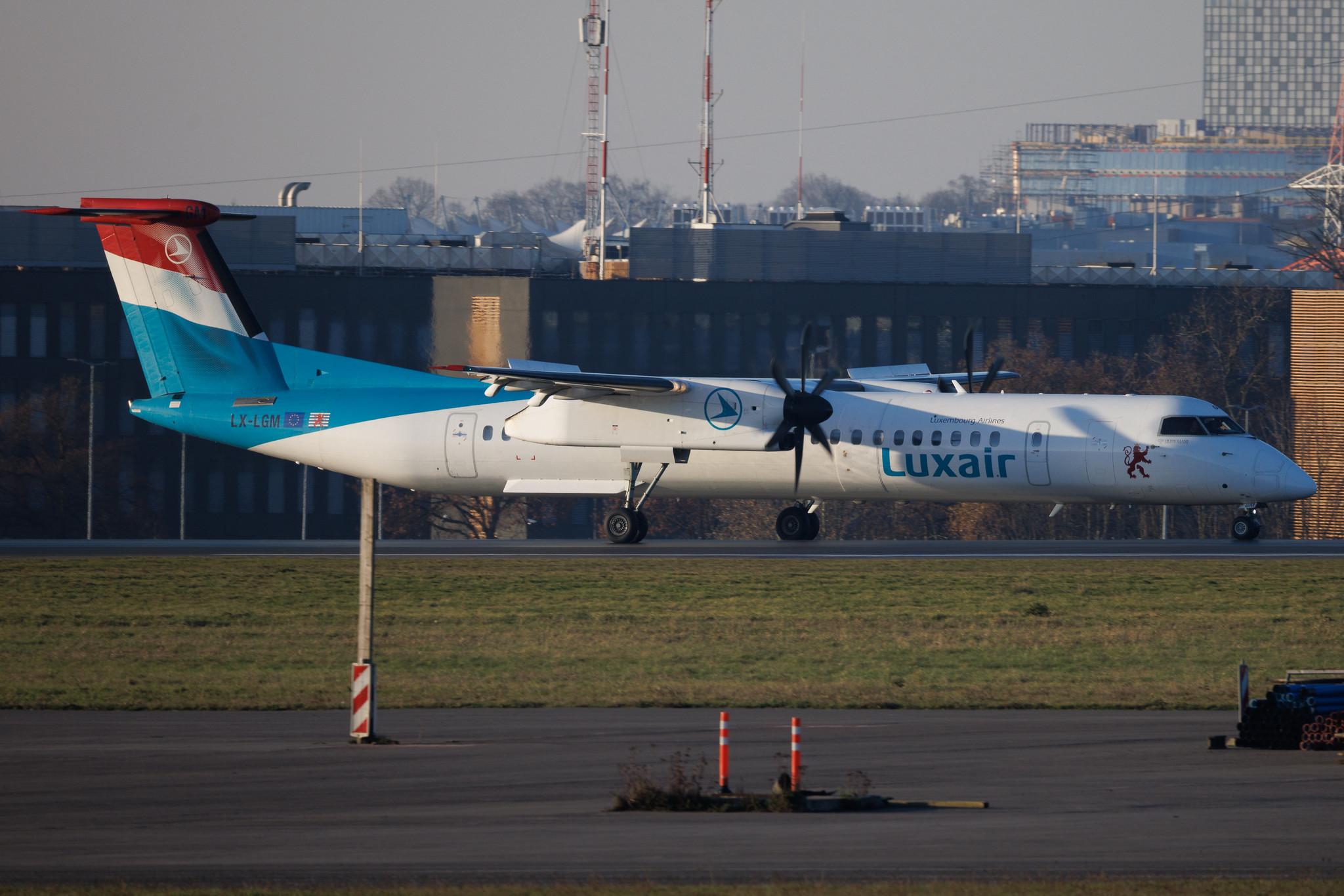 Luxembourg Findel Airport: Luxair (LG / LGL) | De Havilland Canada Dash 8-400 DH8D | LX-LGM | MSN 4425