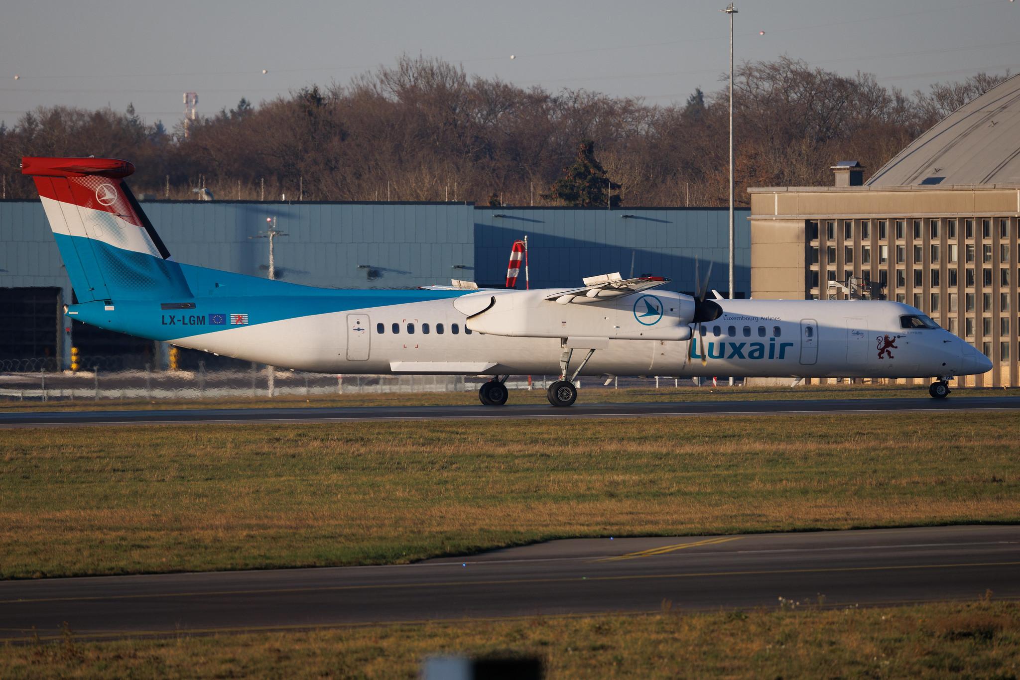 Luxembourg Findel Airport: Luxair (LG / LGL) | De Havilland Canada Dash 8-400 DH8D | LX-LGM | MSN 4425