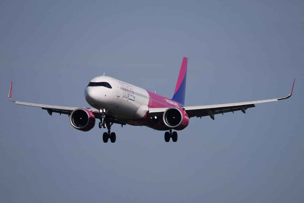 Hamburg Airport: Wizz Air (W6 / WZZ) | Operator: Wizz Air Malta | Airbus A321-271NX A21N | 9H-WNV | MSN 12366