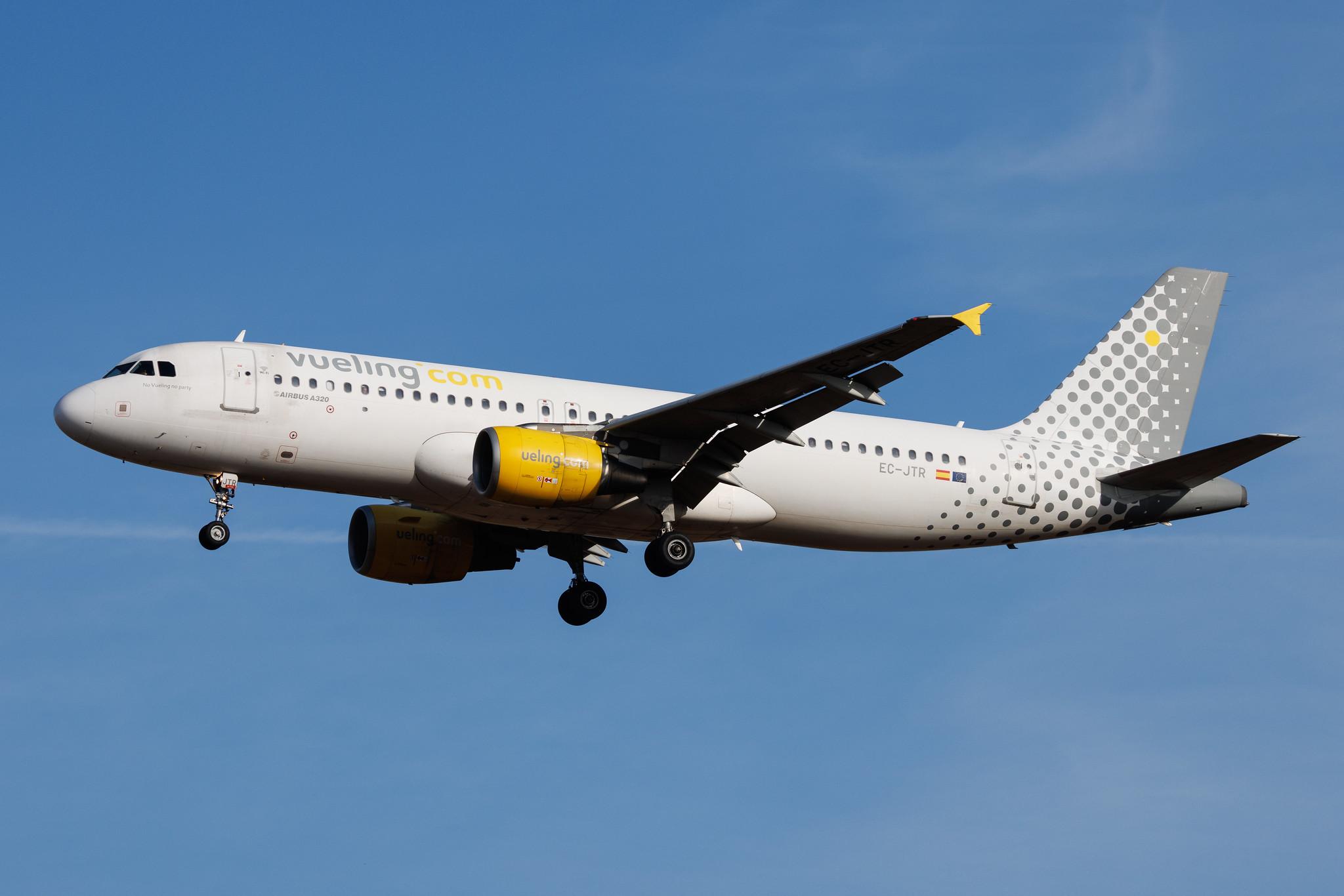 Palma de Mallorca Airport: Vueling (VY / VLG) | Airbus A320-214 A320 | EC-JTR | MSN 02798